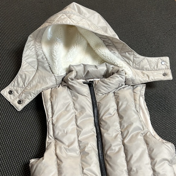 Brand new Girls’ Burberry Vest with detachable hood - Picture 10 of 11